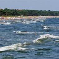 Badestrand Menschen schwimmen am Badestrand an der Ostsee