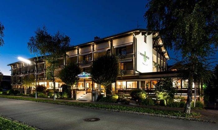 Hotel Mürz Das beleuchtete Hotel am Abend