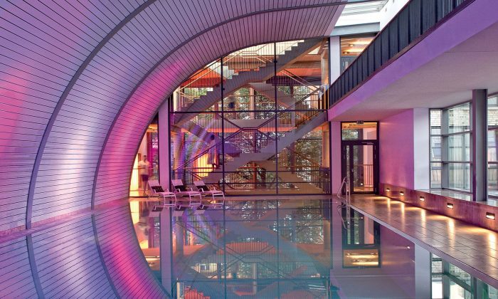 Innenpool Pink beleuchteter Innenpool