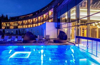 Hotel Reischlhof Beleuchteter Außenpool am Abend