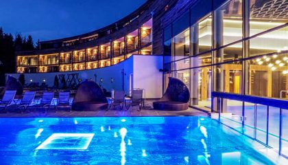 Hotel Reischlhof Beleuchteter Außenpool am Abend
