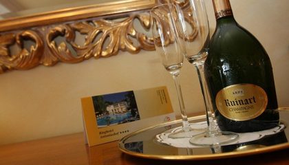 Sekt Sekt und Gläser im Doppelzimmer Deluxe 3