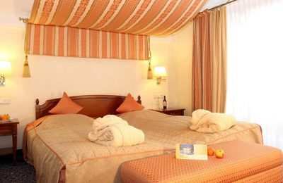 Liebesglück Bett im Zimmer Liebesglück