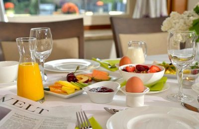 Frühstück Gedeckter Frühstückstisch