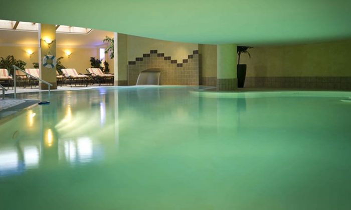 Indoor Pool beleuchteter Indoor Pool