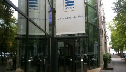 Eingang Eingang des Hotels am Tag