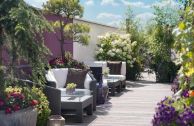 Garten Pflanzen und Sitzgelegenheiten auf der Dachterrasse