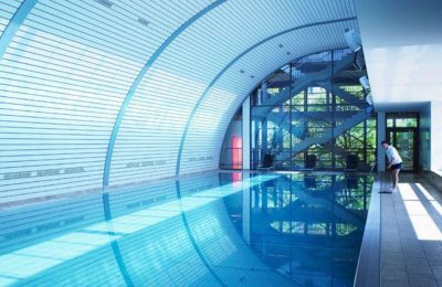 Schwimmbad Blau beleuchtetes Schwimmbad