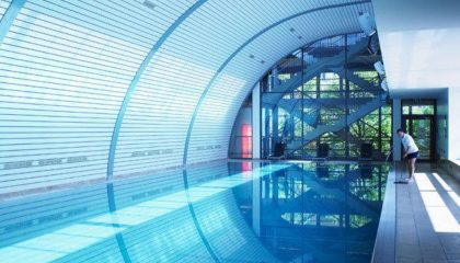 Schwimmbad Blau beleuchtetes Schwimmbad