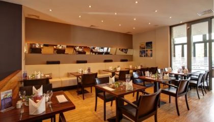 Restaurant 2 Gedeckte Tische im Restaurant 2