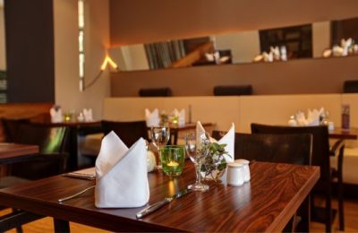 Restaurant 3 Gedeckter Tisch im Restaurant