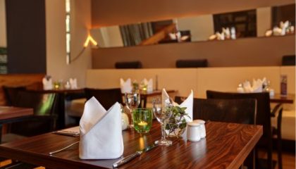 Restaurant 3 Gedeckter Tisch im Restaurant