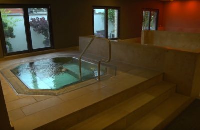 Whirlpool Whirlpool im Wellnessbereich
