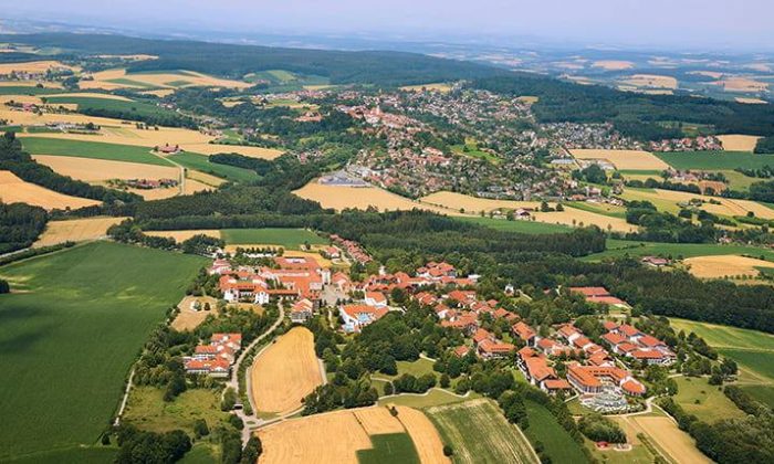Bad Griesbach Luftaufnahme vom Kurort Bad Griesbach und seinen Feldern