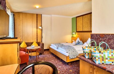 Doppelzimmer “Citrin” Wohnraum im Doppelzimmer