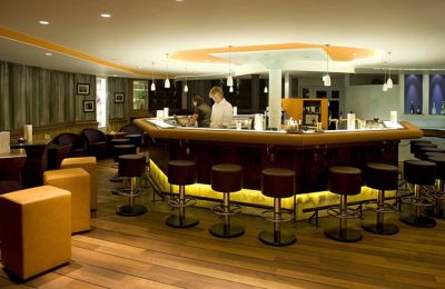 Johns Bar Beleuchtete Bar