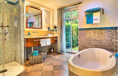 Juniorsuite Venusmuschel Bad Bad in der Juniorsuite Venusmuschel