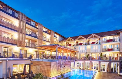 Bodenmaiser Hof Das beleuchtete Hotel am Abend