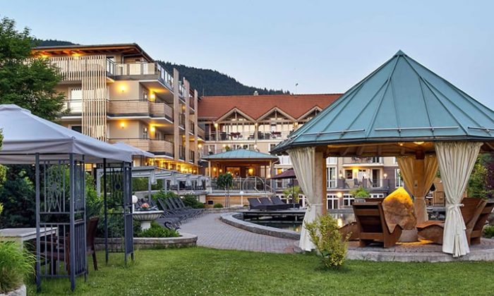 Außenansicht Außenansicht des Hotels mit Garten