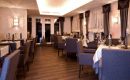Restaurant Fein gedecktes Restaurant am Abend