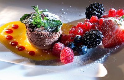 Dessert Süßes Dessert mit Himbeeren
