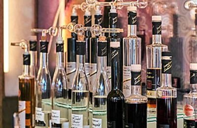Getränke Nahaufnahme der Getränke von der Bar