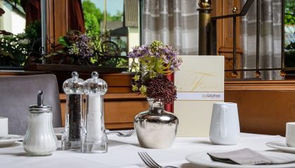 Tisch 3 Gedeckter Tisch in der Nahaufnahme