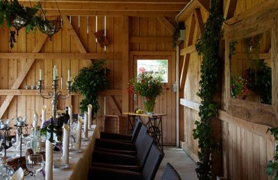 Stube Bayerische Stube und gedeckter Tisch