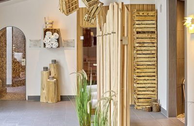 Saunalandschaft 4 Eingang zur einer Sauna