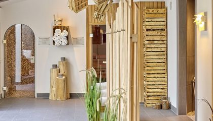 Saunalandschaft 4 Eingang zur einer Sauna