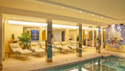 Innenbecken Helles Schwimmbad