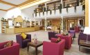 Lobby Lobby mit roten Sofas