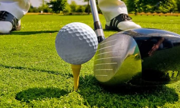 Golfen in Oberstaufen Golfball und Schläger