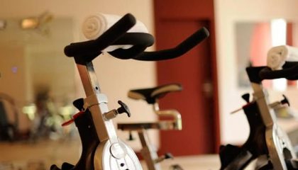 Fitnessraum Crosstrainer im Fitnessraum