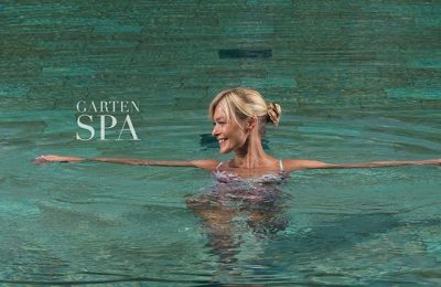 Pool Dame im Pool