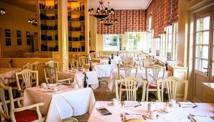 Restaurant Caspar Fein gedeckte Tische im Restaurant Caspar