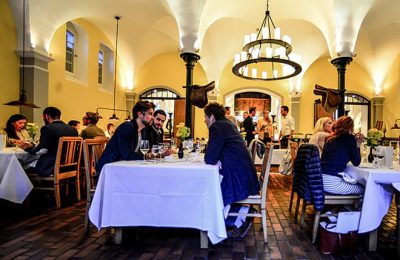Restaurant Pferdestall Menschen speisen im Restaurant