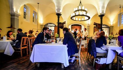 Restaurant Pferdestall Menschen speisen im Restaurant