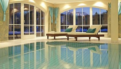 Indoor Pool Indoor Pool am Abend