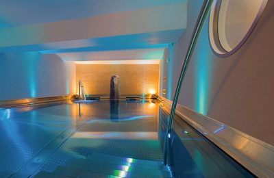 Aktiv Onsen Blau beleuchteter aktiv Onsen