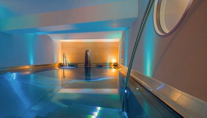 Aktiv Onsen Blau beleuchteter aktiv Onsen