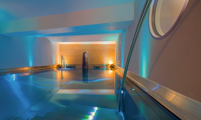 Blue Moon Spa  Beleuchteter Innenpool