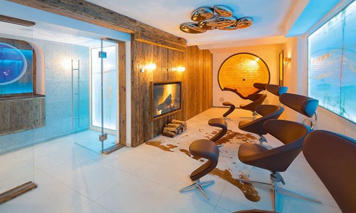 Whitelounge Ruheraum Braune Liegen im Ruheraum