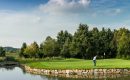 Europas Golf Resort Nr. 1 Mann spielt Golf auf Golfplatz
