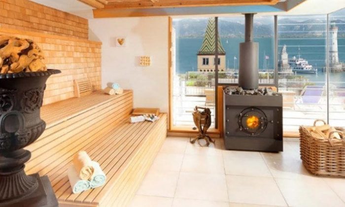 Sauna Sauna bei Tageslicht