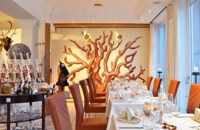 Restaurant Fein gedeckte Tische im Restaurant