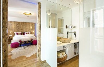 Golden Lobster Juniorsuite Bett und Bad in der Golden Lobster Juniorsuite