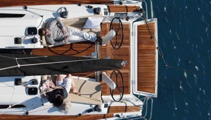 Luxus Kuschelyacht Luftaufnahme von der Luxus Kuschelyacht