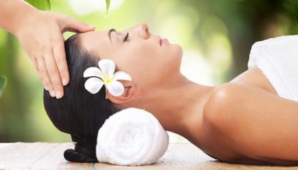 Kleine Auszeit im Max Frau erhält Massage
