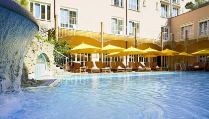 Outdoor Pool Outdoor Pool bei Sonnenschein